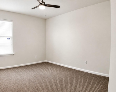 7543 Legacy Pines Drive - Photo Thumbnail 14