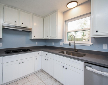 16419 N Bend Drive - Photo Thumbnail 11