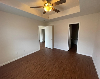 16216 Setting Sun Court - Photo Thumbnail 7