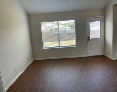 16216 Setting Sun Court - Photo Thumbnail 5