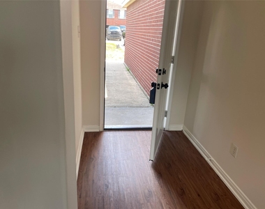 16216 Setting Sun Court - Photo Thumbnail 17
