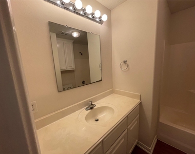 16216 Setting Sun Court - Photo Thumbnail 30