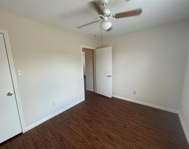 16216 Setting Sun Court - Photo Thumbnail 24