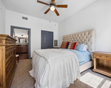 1901 Post Oak Boulevard - Photo Thumbnail 9