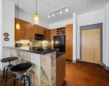 1901 Post Oak Boulevard - Photo Thumbnail 1
