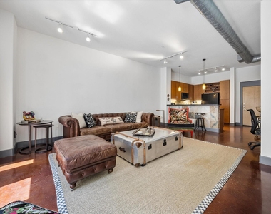 1901 Post Oak Boulevard - Photo Thumbnail 5
