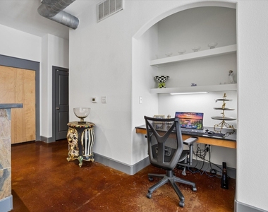 1901 Post Oak Boulevard - Photo Thumbnail 4