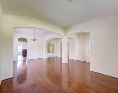 5115 Trevors Trace Lane - Photo Thumbnail 4