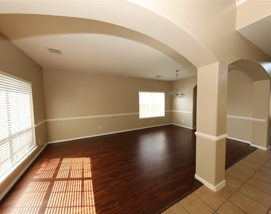 2311 Diamond Springs Drive - Photo Thumbnail 2