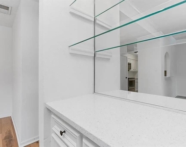 1100 Augusta Drive - Photo Thumbnail 9