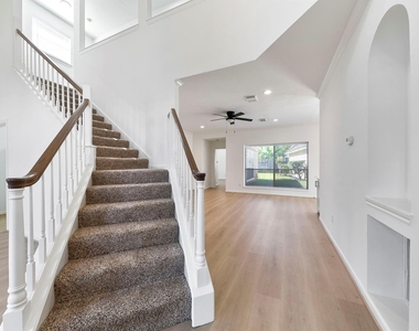 1414 Bluestone Drive - Photo Thumbnail 6