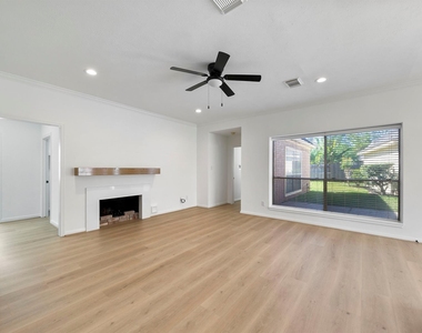 1414 Bluestone Drive - Photo Thumbnail 14
