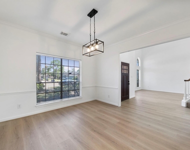 1414 Bluestone Drive - Photo Thumbnail 12