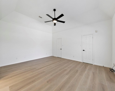 1414 Bluestone Drive - Photo Thumbnail 23