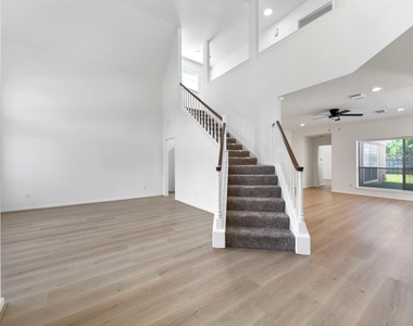 1414 Bluestone Drive - Photo Thumbnail 7