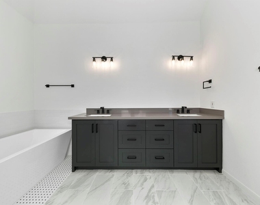 1414 Bluestone Drive - Photo Thumbnail 27
