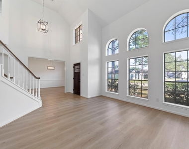 1414 Bluestone Drive - Photo Thumbnail 11