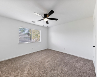 1414 Bluestone Drive - Photo Thumbnail 34