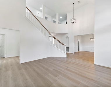 1414 Bluestone Drive - Photo Thumbnail 10