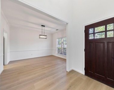 1414 Bluestone Drive - Photo Thumbnail 5