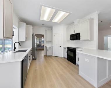 1414 Bluestone Drive - Photo Thumbnail 18