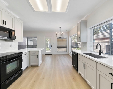 1414 Bluestone Drive - Photo Thumbnail 19