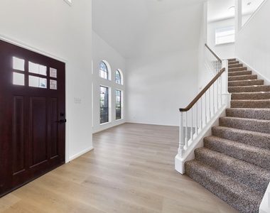 1414 Bluestone Drive - Photo Thumbnail 4