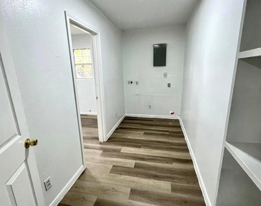 2107 Garvey Drive - Photo Thumbnail 27