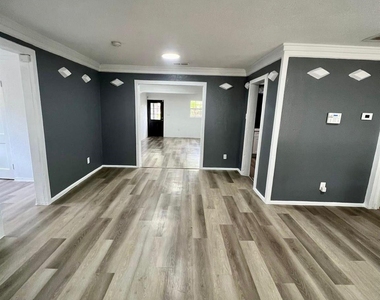 2107 Garvey Drive - Photo Thumbnail 5