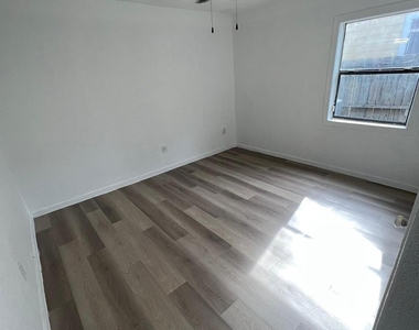 2107 Garvey Drive - Photo Thumbnail 16