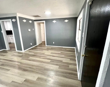 2107 Garvey Drive - Photo Thumbnail 6