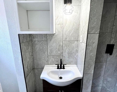 2107 Garvey Drive - Photo Thumbnail 22