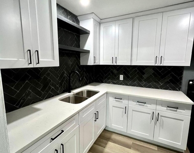 2107 Garvey Drive - Photo Thumbnail 12
