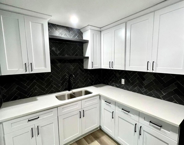2107 Garvey Drive - Photo Thumbnail 8