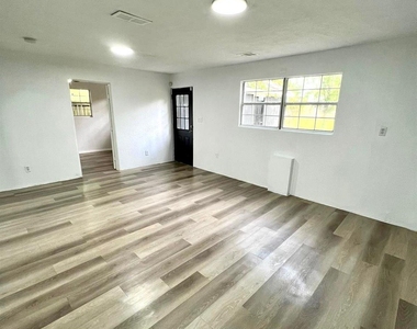 2107 Garvey Drive - Photo Thumbnail 3