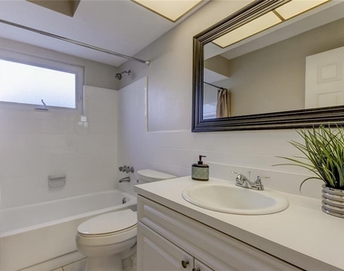 7926 Foxwood Drive - Photo Thumbnail 10