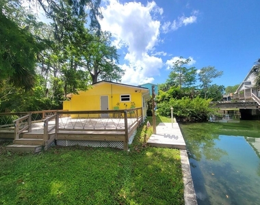 7222 Tropical Drive - Photo Thumbnail 7