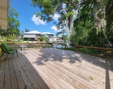 7222 Tropical Drive - Photo Thumbnail 5