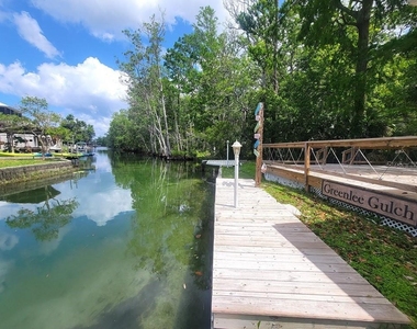 7222 Tropical Drive - Photo Thumbnail 8