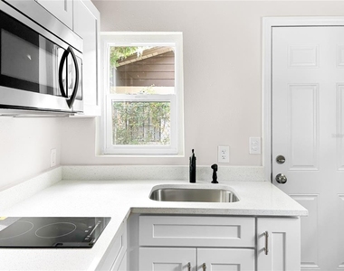 306 Sw 19th Avenue - Photo Thumbnail 6