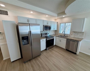 350 Gulf Boulevard - Photo Thumbnail 2