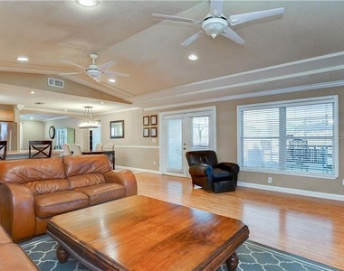 5121 Ellendale Avenue - Photo Thumbnail 10