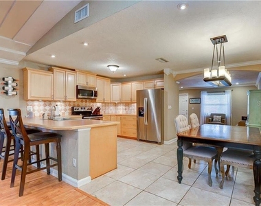 5121 Ellendale Avenue - Photo Thumbnail 5