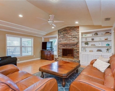 5121 Ellendale Avenue - Photo Thumbnail 11