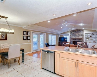 5121 Ellendale Avenue - Photo Thumbnail 9