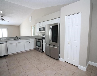 17765 Oak Bridge Street - Photo Thumbnail 7