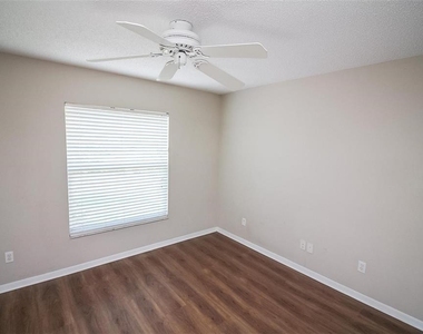 17765 Oak Bridge Street - Photo Thumbnail 20