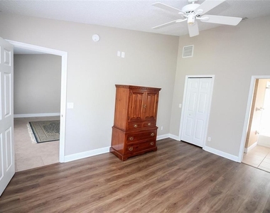 17765 Oak Bridge Street - Photo Thumbnail 13