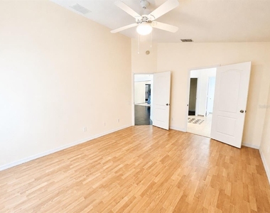 4201 Pine Isle Drive - Photo Thumbnail 9