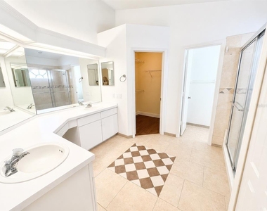 4201 Pine Isle Drive - Photo Thumbnail 11